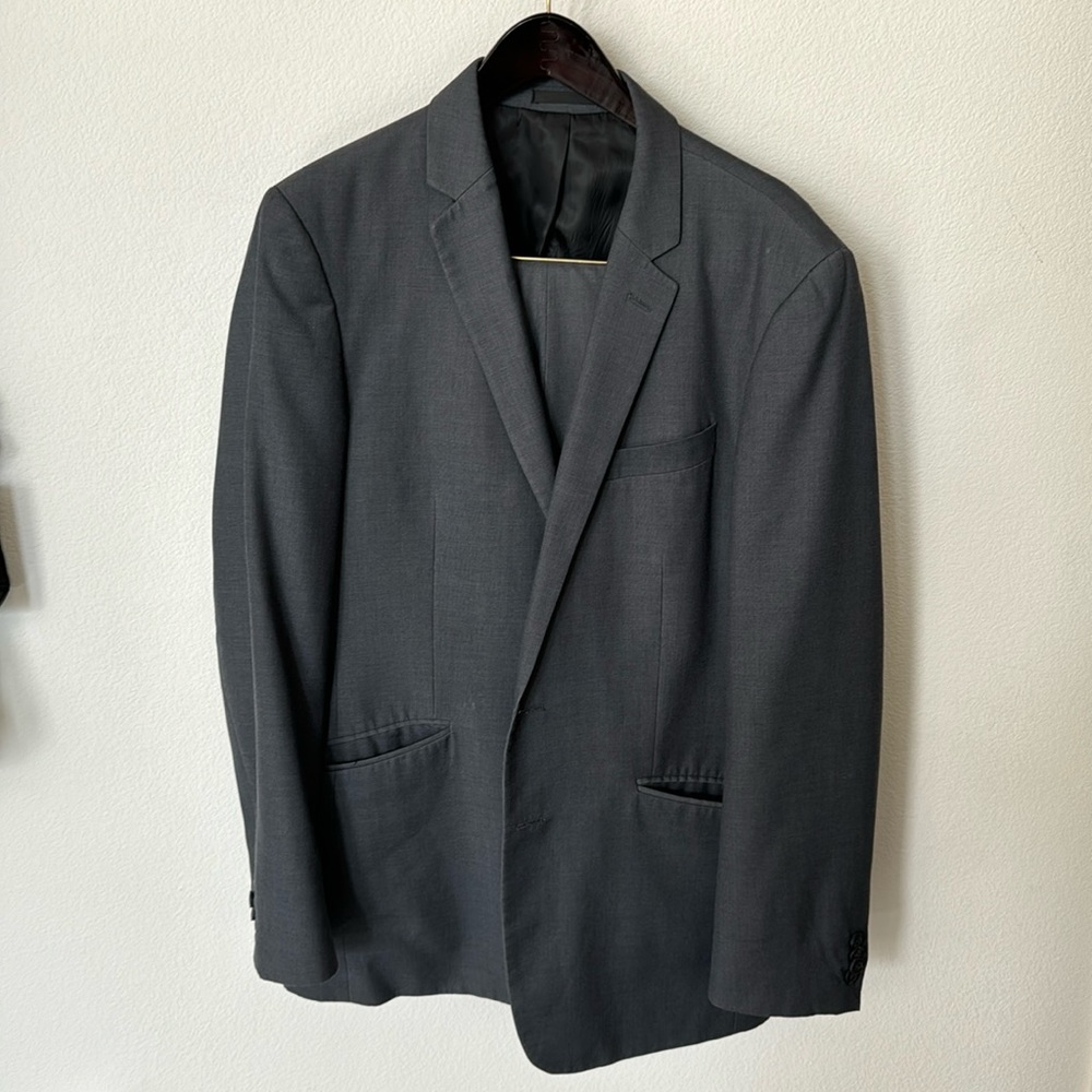 Kenneth Cole Reaction 42L Men’s Suit. Gray